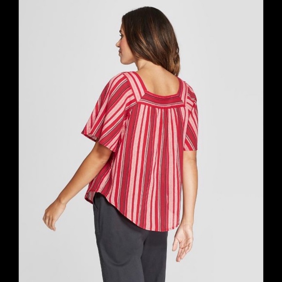 Universal Threads Ruffle-Sleeve Top - Picture 3 of 8